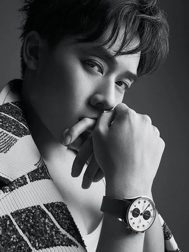 羊毛夹克/Bottega Veneta。葡萄牙系列计时腕表/IWC。