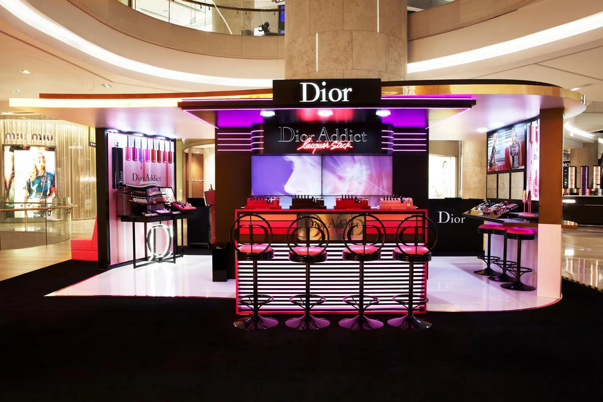 Dior "Addict to Lacquer"快闪美妆店。