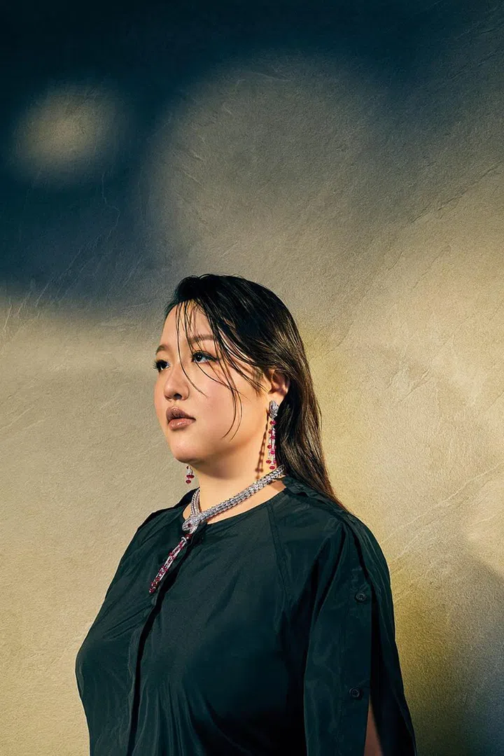 Serpenti白金镶嵌红宝石和钻石高级珠宝耳环及项链/Bulgari。