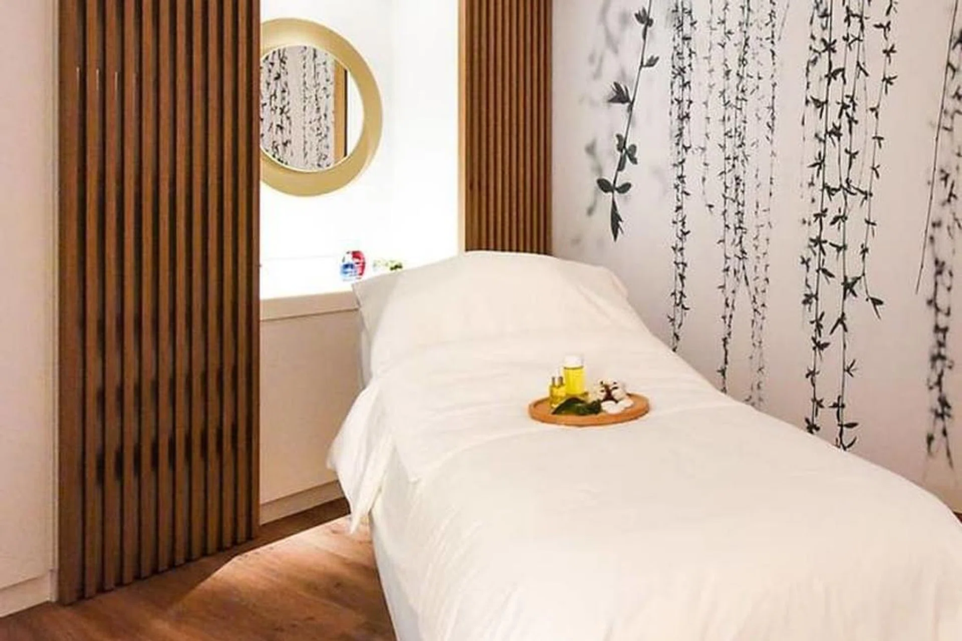 clarins-skin-spa-ion-orchard