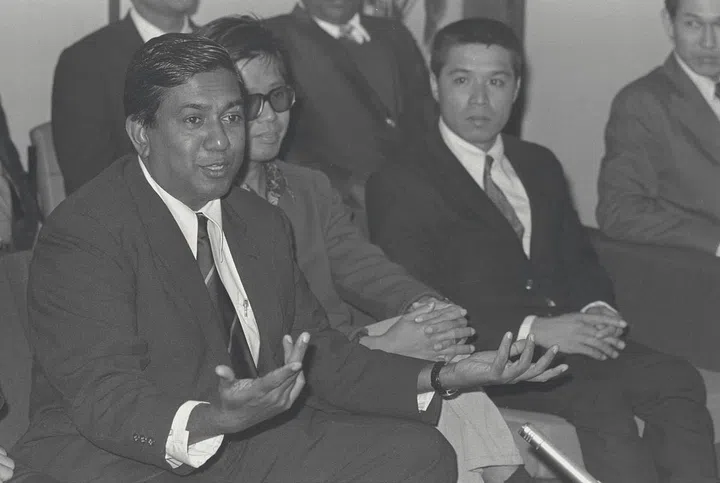 Mr S R Nathan, Mindef¡¯s Director of Security& Intelligence, speaking to reporters uponarrival at the Singapore airport. He wasone of the 13 Singapore Government officerswho left Singapore for Kuwait on a specialJapan Air Lines flight as guarantors ofsafe passage for the hijackers. It startedwhen some Japanese hijackers hijacked aferry "Laju" at Singapore waters. The hijackerswere believed to be members of the JapaneseRed Army.