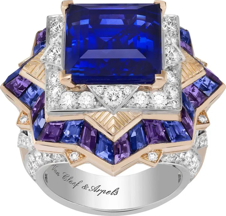 Aurigae ring. White gold, rose gold, one emerald-cut sapphire of 13.06 carats (Sri Lanka), blue and mauve sapphires, diamonds.
