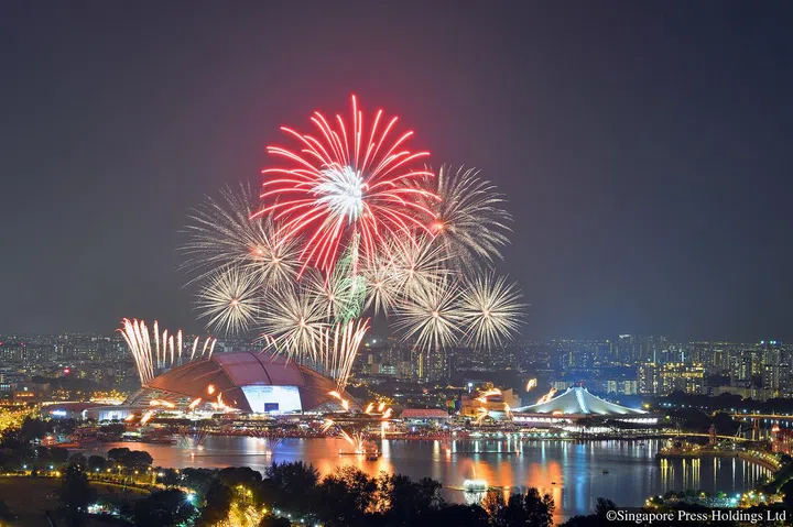 Fireworks display during the National Day Parade 2016 on August 9, 2016.ST_09.08.2016_1622183372/ Chong Jun Liangpixndp10