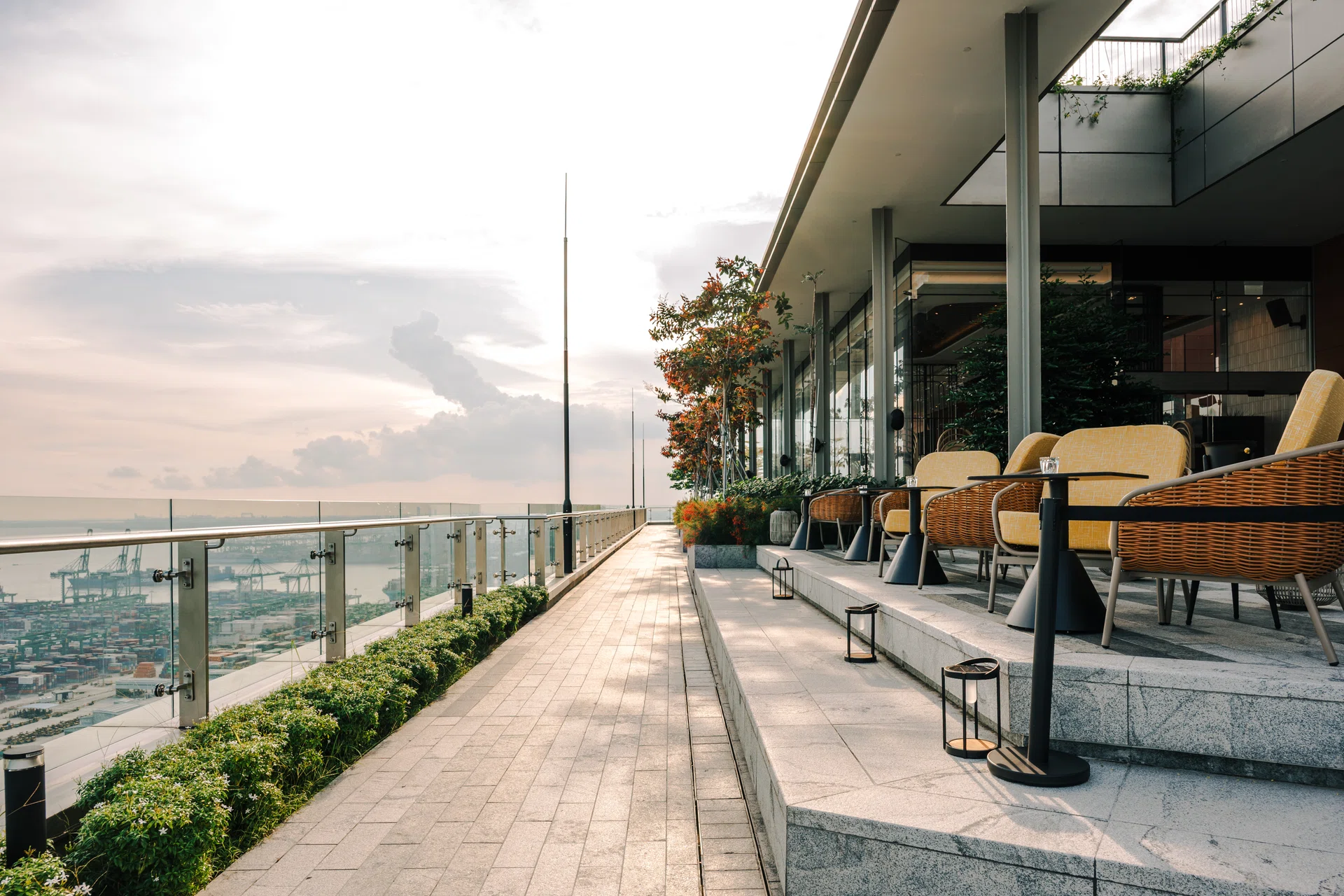 1-Alfaro, rooftop restaurants, rooftp bars, La Luna