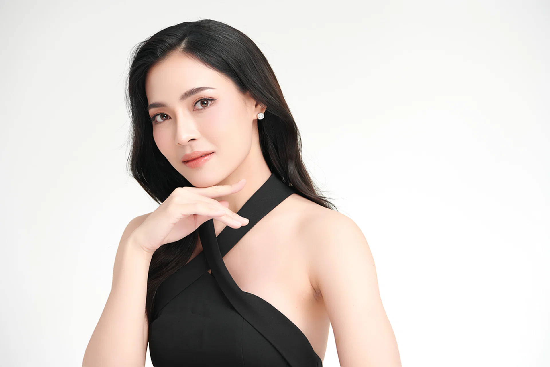 Woman with firm, naturally contoured skin, illustrating the lifting and tightening effects of ultrasound technology from Ultherapy PRIME.