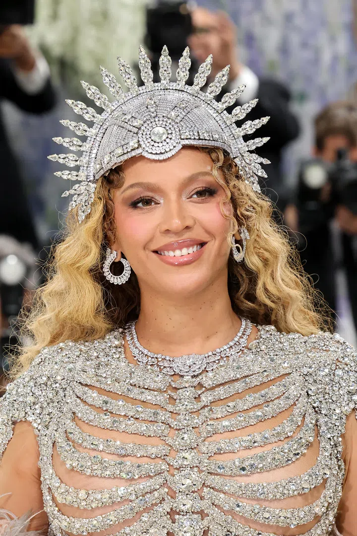 NEW YORK, NEW YORK - MAY 04: Beyoncé attends the 2026 Met Gala celebrating "Costume Art" at the Metropolitan Museum of Art on May 04, 2026 in New York City. (Photo by Julian Hamilton/Getty Images)