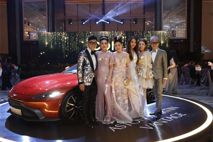 Sylvester Ng, Nina Ng, Tan Khar Nai, Soraya Wilson, Jun Low & Ng King Kang
