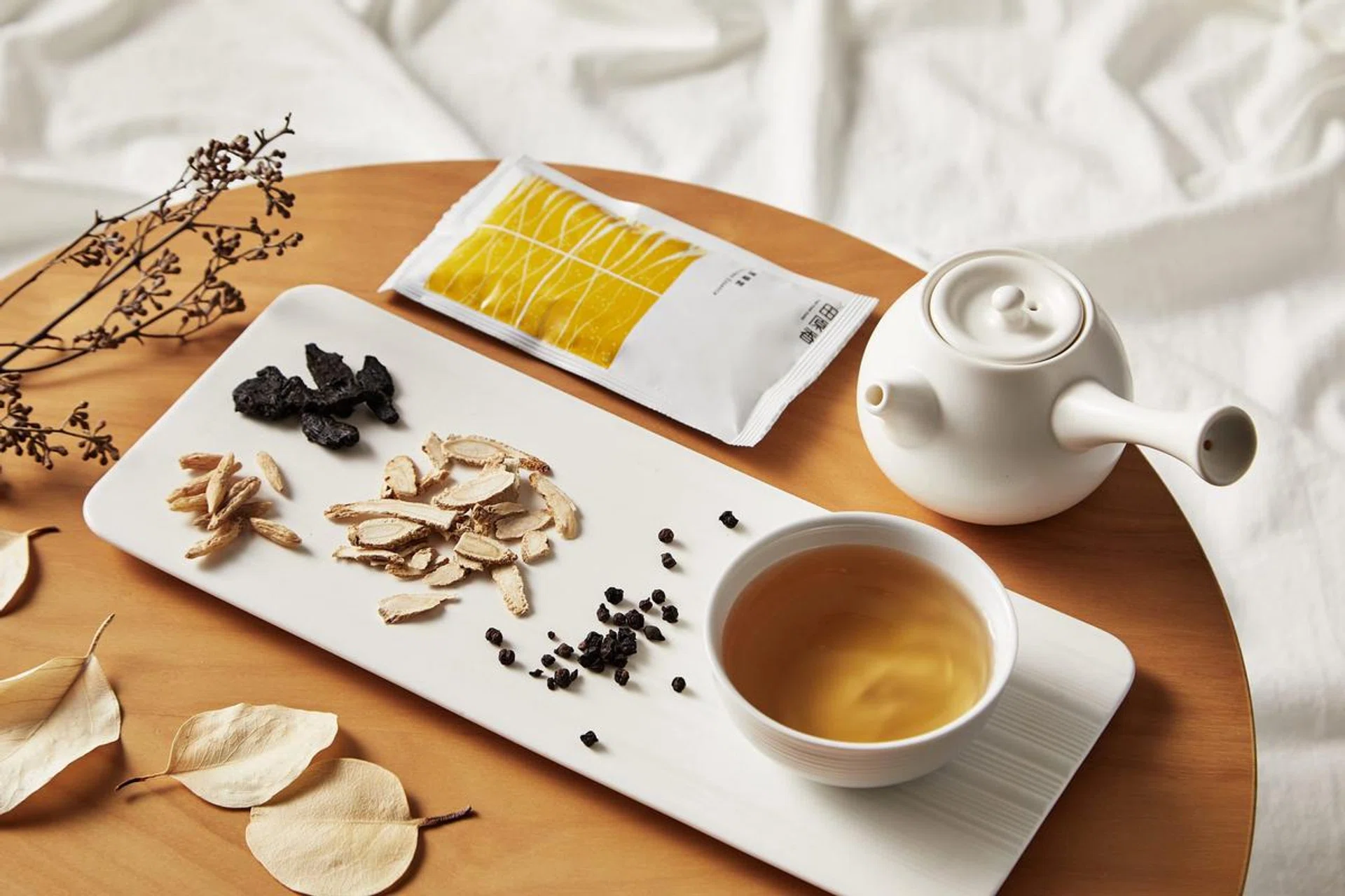 田原香花旗参滴鸡精加入多种中药，味道清香。