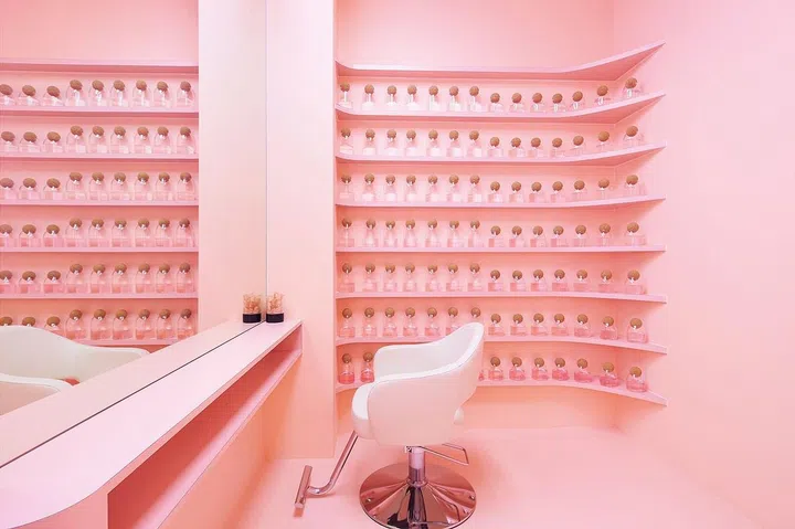 Chez Vous:Hideaway 店面设计有趣，吸引客人在此打卡。 