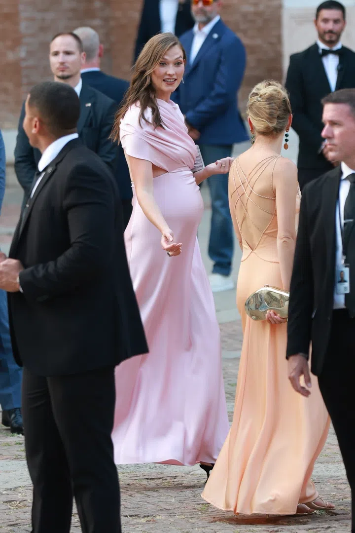 Venice, ITALY  Pregnant model, Karlie Kloss, attends Jeff Bezos and Lauren Sánchez's pre wedding celebration at Madonna Dell Orto in Venice.

Pictured: Karlie Kloss

BACKGRID USA 26 JUNE 2025 

BYLINE MUST READ: affinitypicture / BACKGRID

USA: +1 310 798 9111 / usasales@backgrid.com

UK: +44 208 344 2007 / uksales@backgrid.com

*UK Clients - Pictures Containing Children
Please Pixelate Face Prior To Publication*