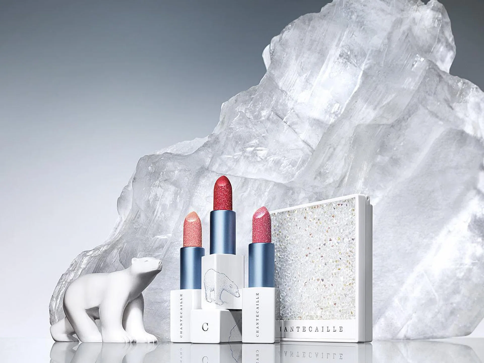 Spring Summer 2019. Make up, Beauty,, brushes, highlighter