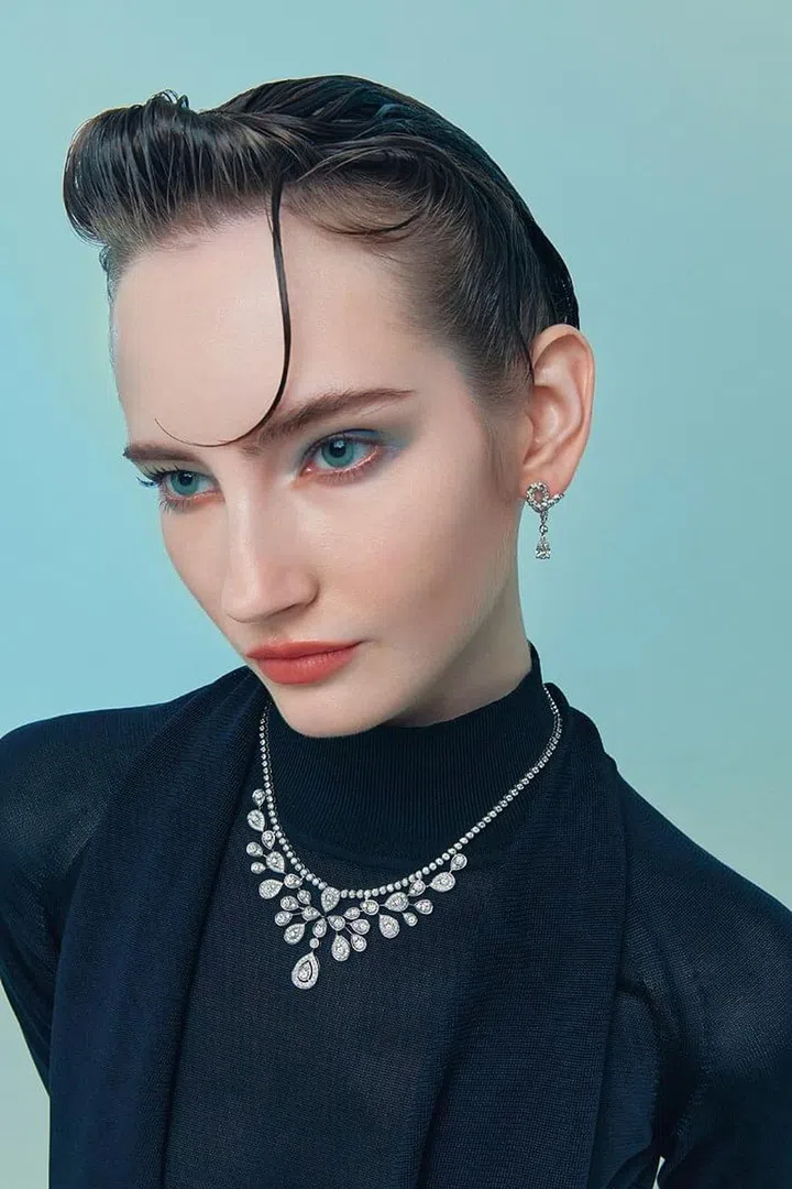化妆 Aiyi Zhou using Hermes Beauty 发型 Aung Apichai@Artistry Studios using Kevin Murphy