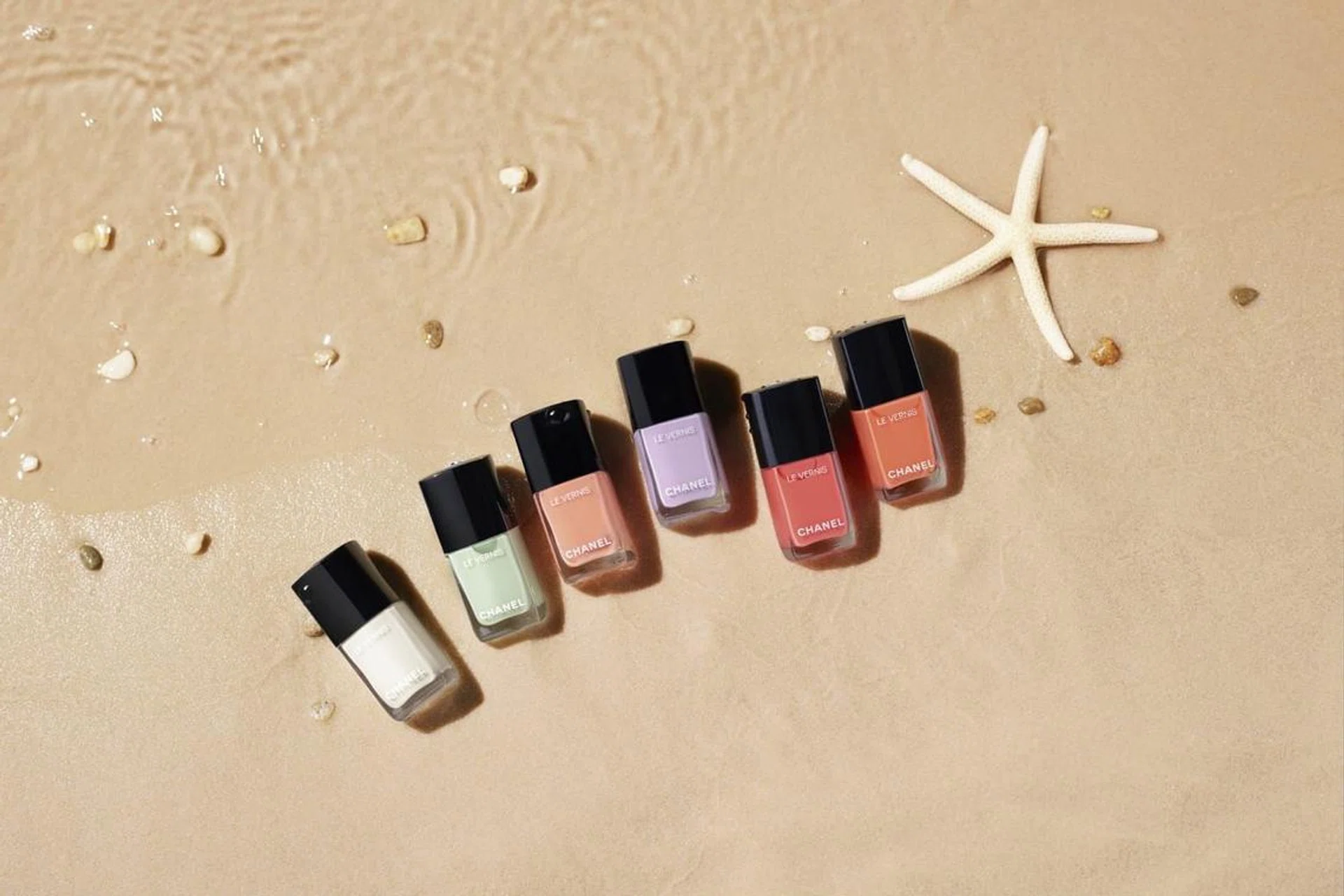 Chanel beauty_NAILS IN SUMMER COLOURS