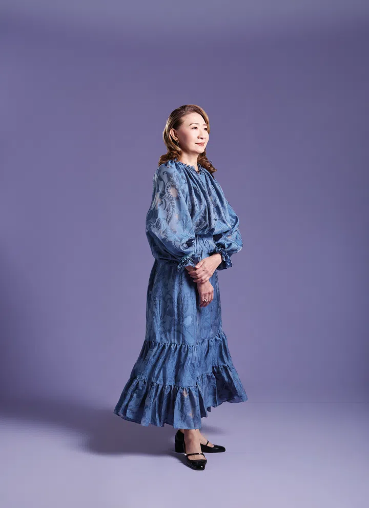 Lyn R Lee, Tiny Rice Grains,Author