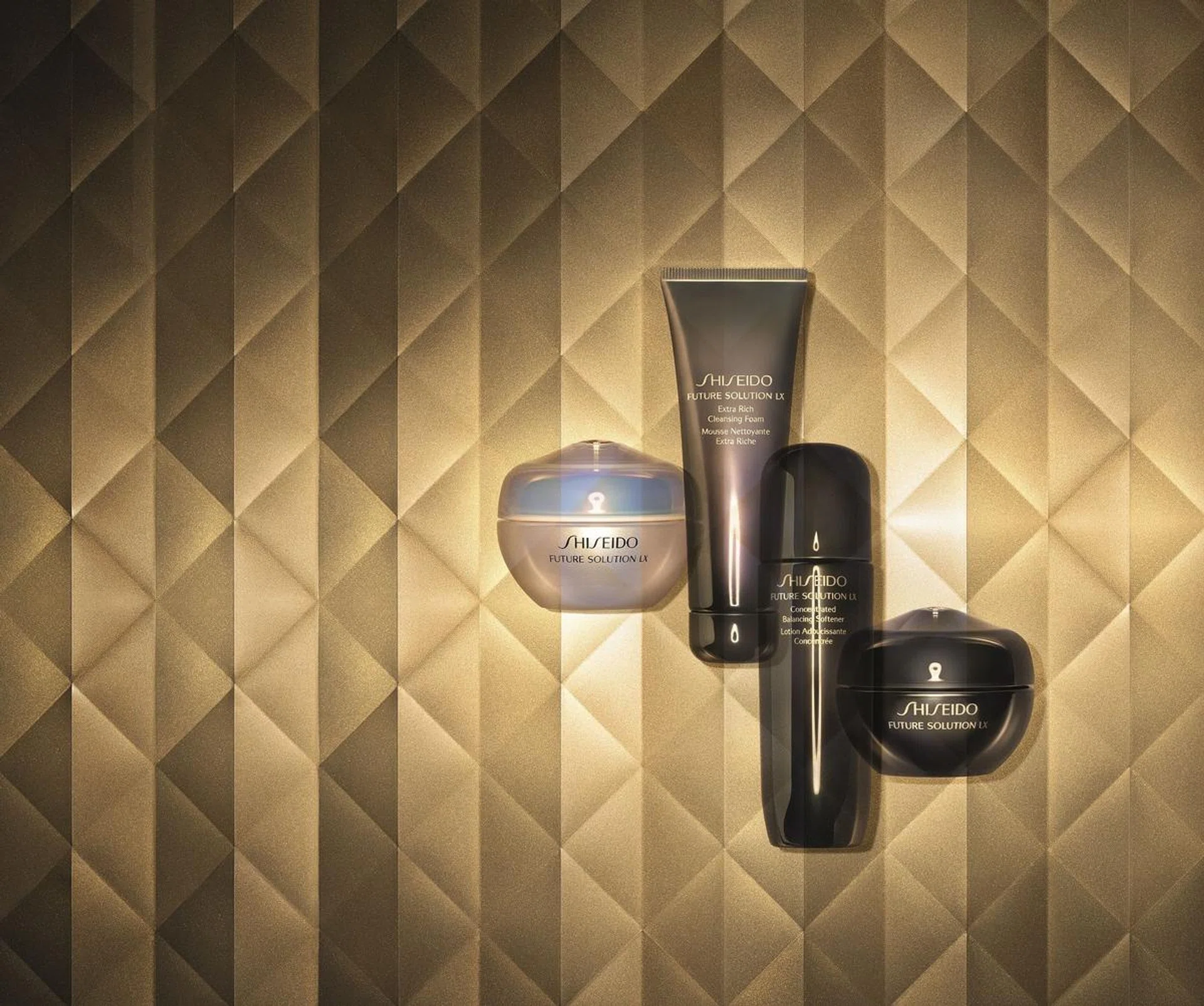 Future Solution LX Ultimate Beauty Collection，无论冬天或夏日，都可以肌肤构筑一层坚固的防御线。