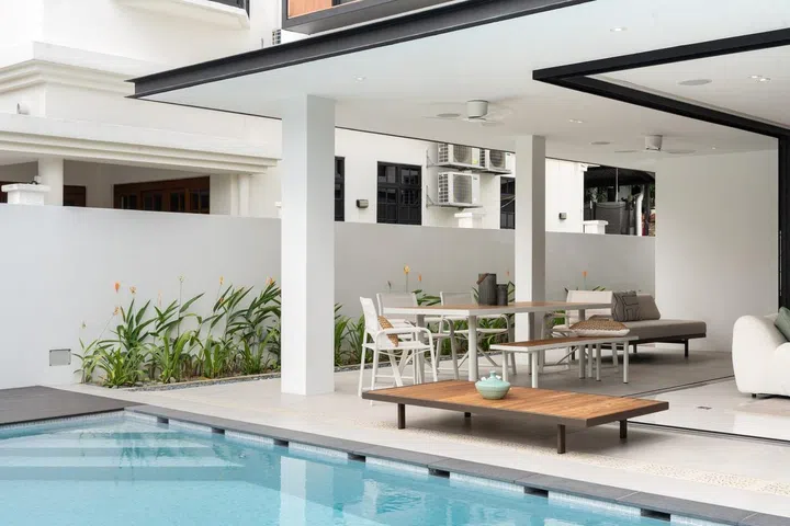 King Living户外系列包括沙发、餐桌椅和躺椅等为能抵抗各种恶劣气候而设。Photo：ACO Architects and Architology Interiors 