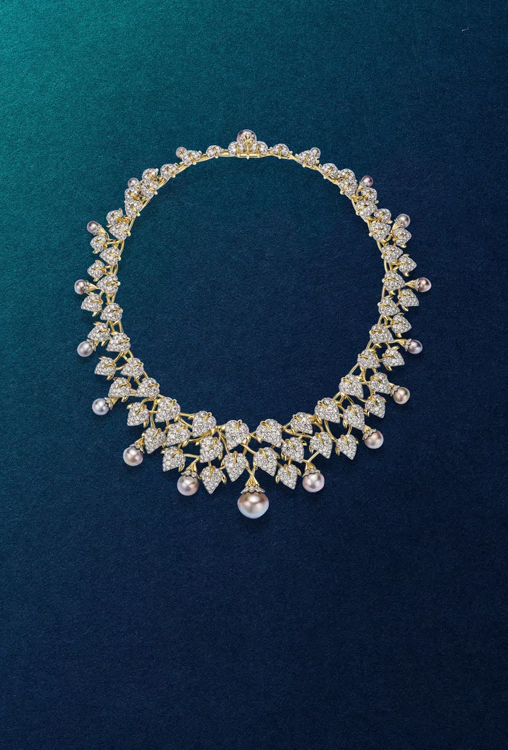 Cascade 自然海水珍珠项链。