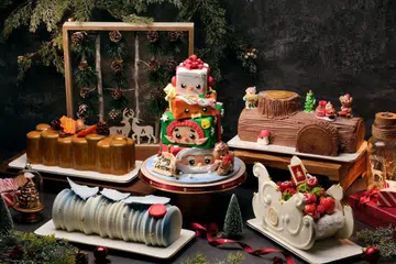 Christmas, Christmas log cakes, log cakes, Christmas treats, sweet treats, festive treats, Christmas cakes