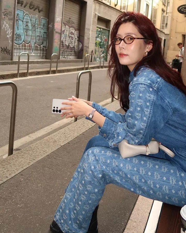 黄思恬（Carrie Wong）在米兰时装周出席了MCM的2026春夏新品发布会