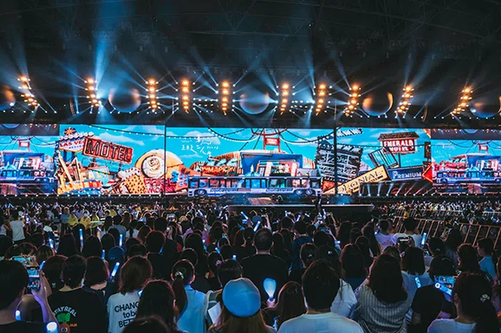 几乎每首歌曲都可以是大合唱，全场气氛嗨翻天。（图:Live Nation提供）