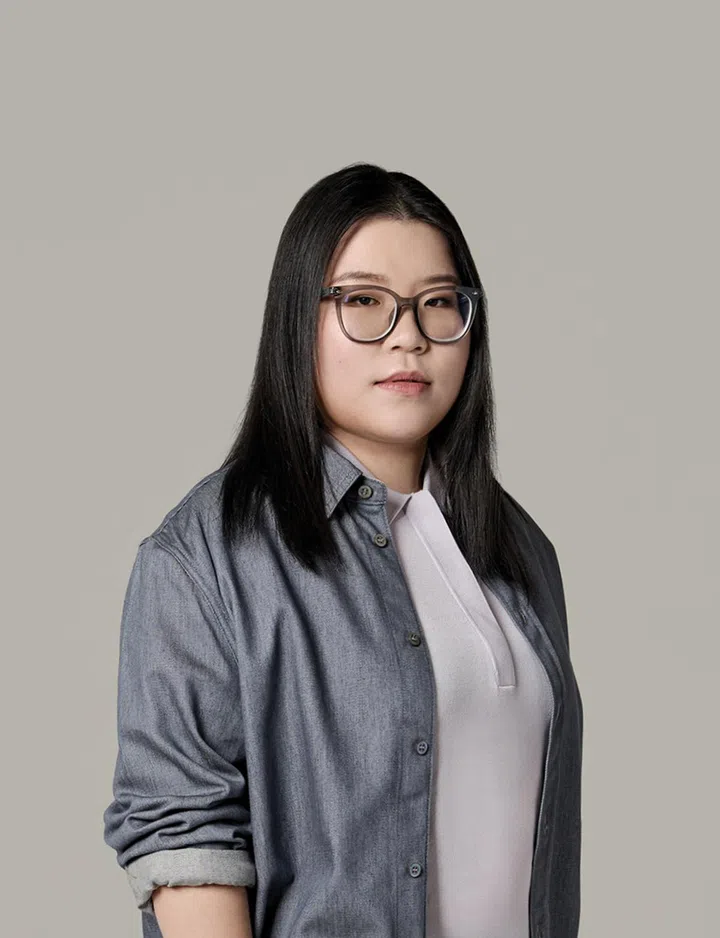 COS 衬衫$115，上衣$175（图：《女友》拍摄）