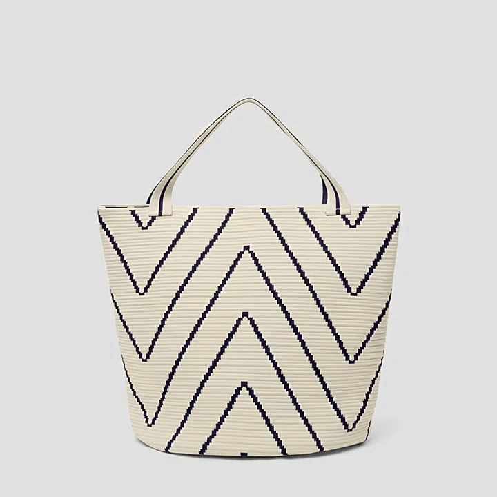 Vivaia The Bucket Bag (Colette)