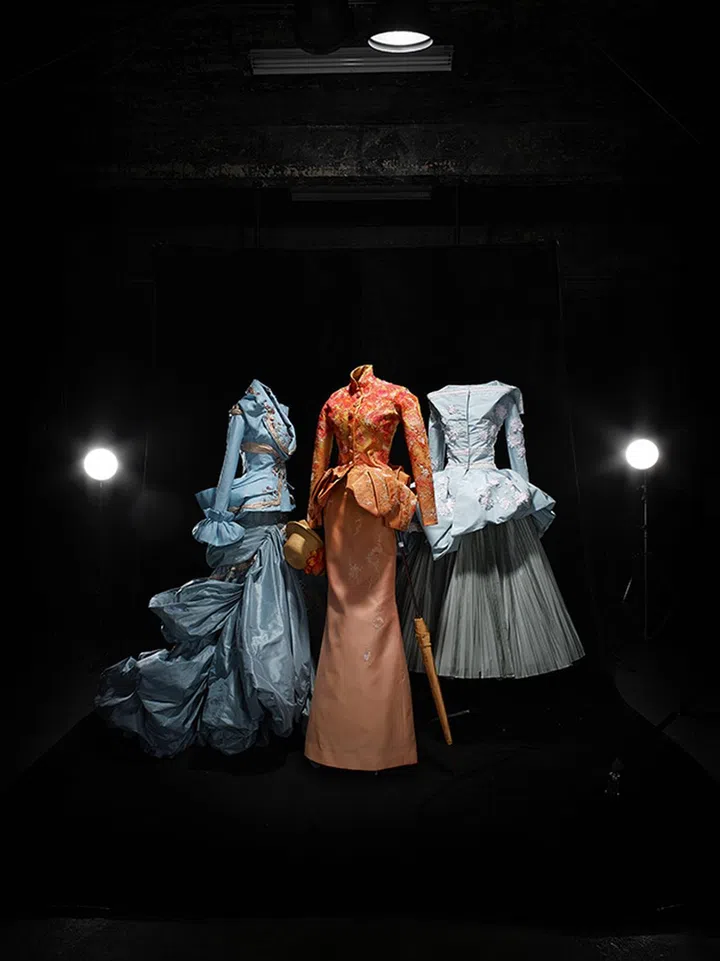 欢庆品牌60周年的2007年秋冬高定系列 (Dior Héritage collection, Paris. Photos ©Laziz Hamani)