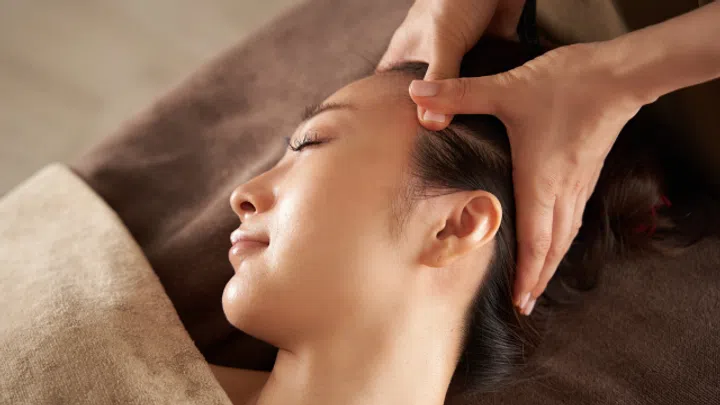 新加坡脸部、头部、美甲及各类美容护理