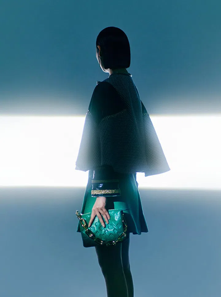Louis Vuitton Cruise 早春 2022 See You In Space Fashion Editorial Sponsorship Spread 5