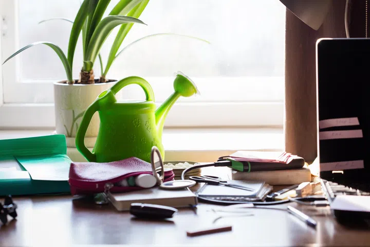 风水贴士10：避免在办公桌挂镜子