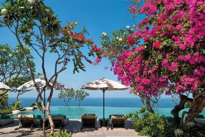 Bulgari Resort Bali的无边泳池