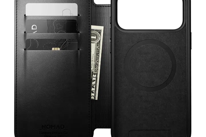 Nomad Modern Leather Folio iPhone 17 手机壳，黑色皮革包覆设计，内含卡槽与现金夹层，支援 MagSafe 磁吸充电，兼具优雅与实用性。iPhone 17 手机壳推荐，防摔，高颜值，好看手机壳。