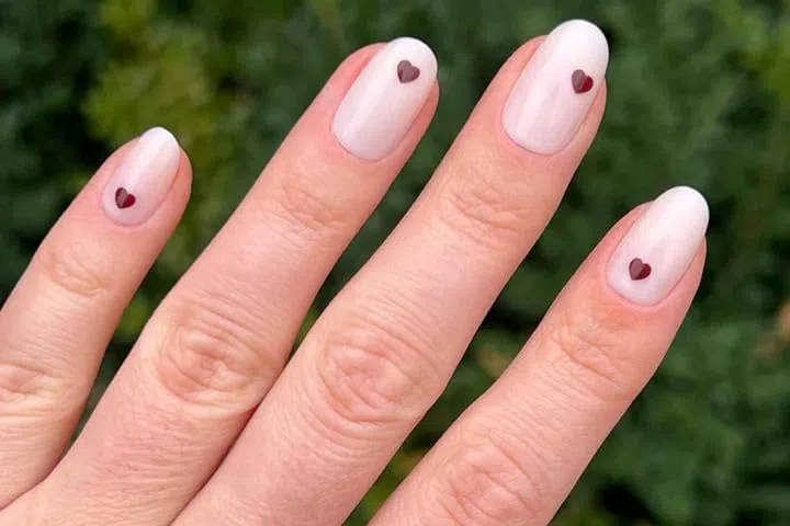 Olive and June Vampy Heart Press-On Manicure美甲贴。