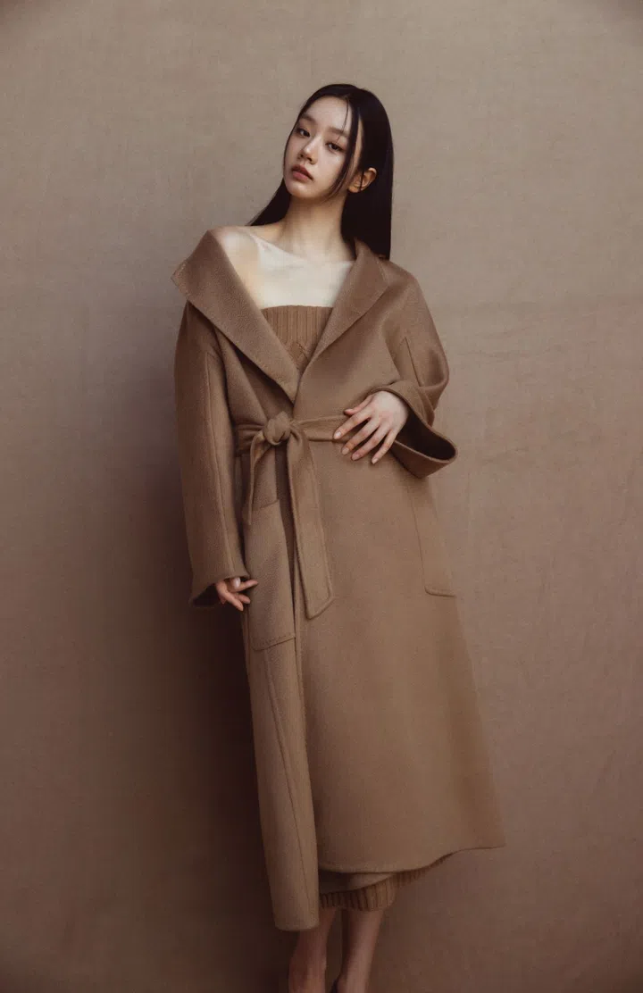 Hyeri演绎驼色的多重魅力