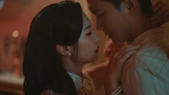 周红玉的前半生的命运似乎只能逆来顺受？她能否重夺自主，突破命运的枷锁？