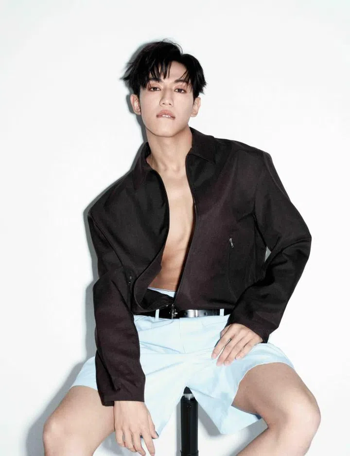 Kevin 图：《女友》拍摄封面造型来自Prada