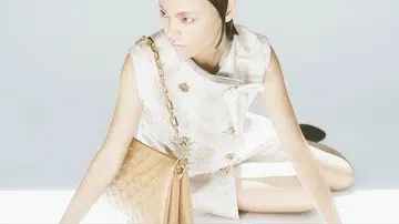 Louis Vuitton Cruise 早春 2022 See You In Space Fashion Editorial Sponsorship Spread Feature Picture