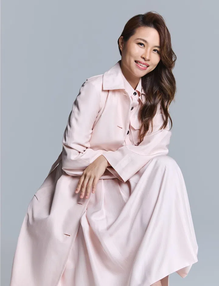 Loro Piana shirt $1,650，coat $7,830，skirt $4,830