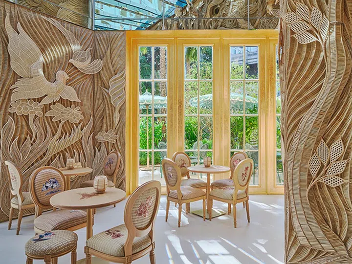 Café Dior让人仿佛置身真实和“虚拟”花园之中 （图：Goose Studio/Dior）