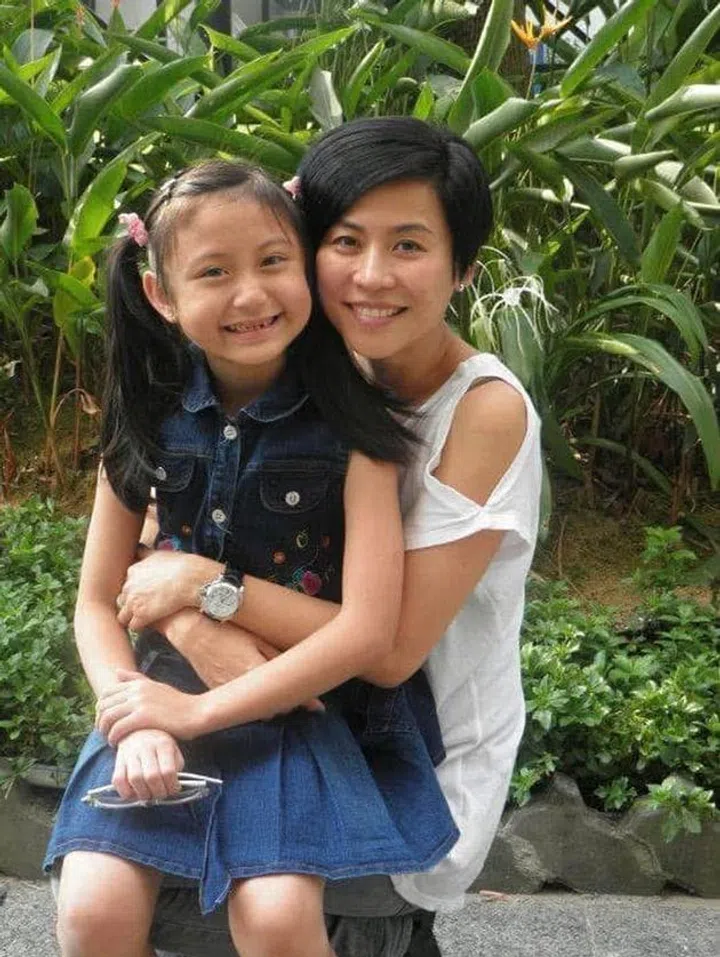 胡菱恩童年照 小时候