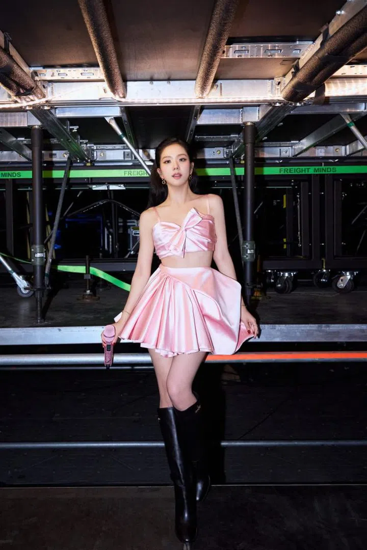 Jisoo Deadline world tour Dior looks