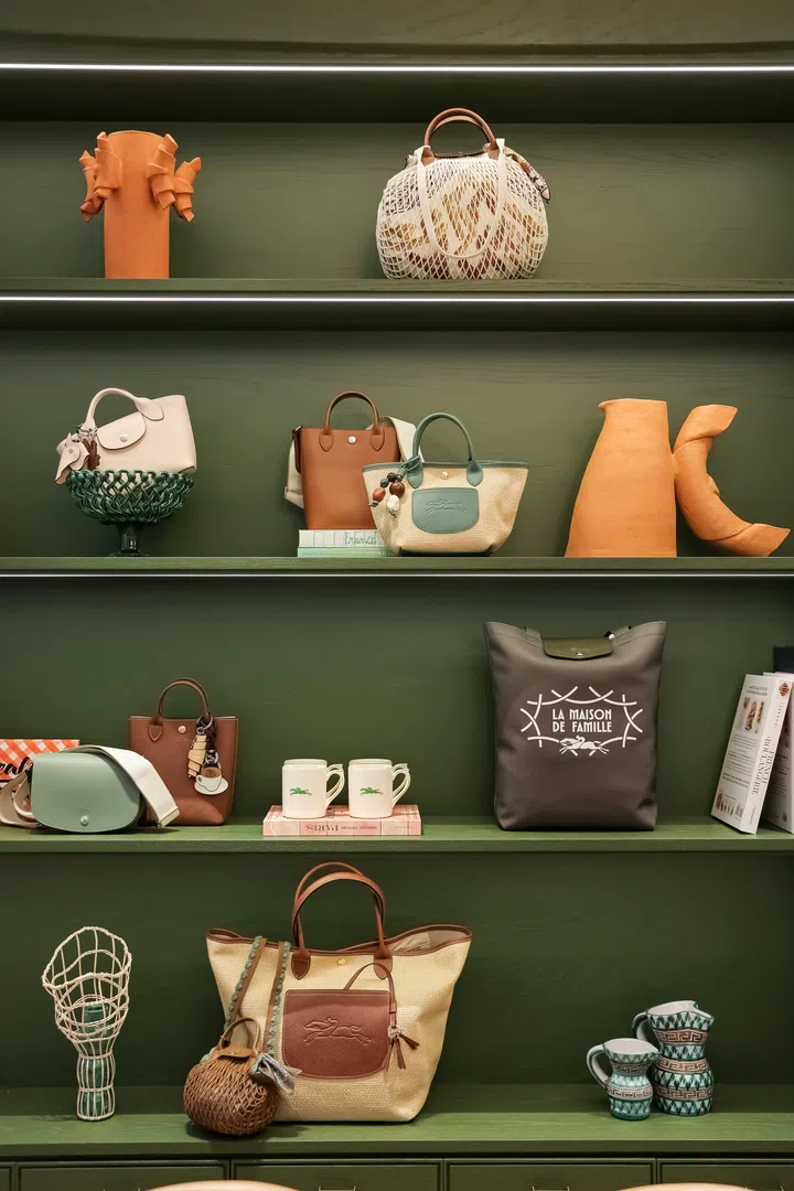 一楼摆放品牌历年来的经典藏品