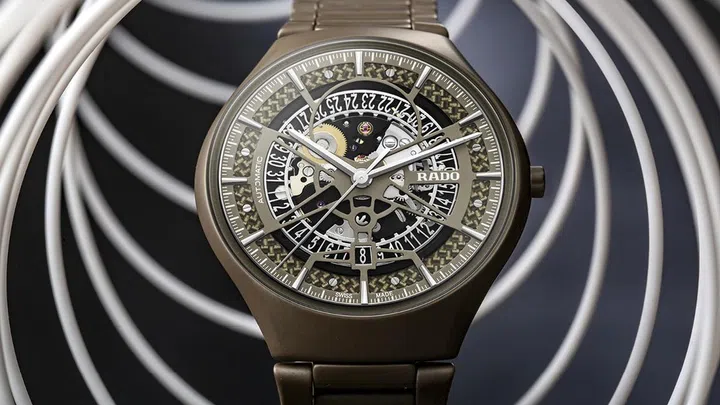 RADO True Thinline Anima搭载自动机械机芯(64小时动力储存)、40mm高科技陶瓷表壳、高科技陶瓷表链腕表 $4,510 (限量2,020枚)