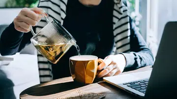 不少职场人其实深陷请假羞耻症中，有假不敢请，背后藏着各种顾虑。