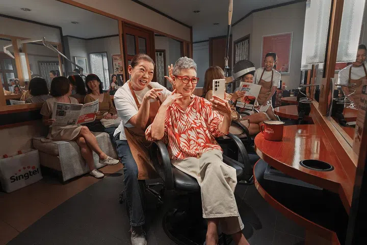 为父母以20%折扣的优惠价升级手机配套，让长辈们也能随时与家人亲友保持联系。