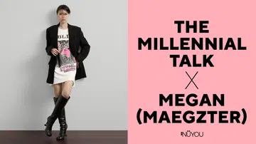 一位身穿印花T恤与黑色西装外套、搭配长靴的女性艺术家Megan（@maegzter）站在灰色背景前。右侧粉色底上写着“The Millennial Talk × Megan (Maegzter)”。她是新加坡唯一仍坚持传统霓虹工艺的艺术家。