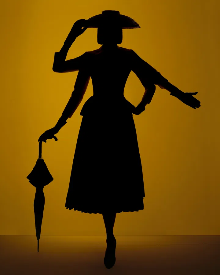 收藏于巴黎Dior Héritage档案馆的品牌1947年春夏高定Bar西装