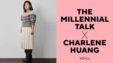 一位女性站在浅灰色背景前，穿着几何图案毛衣、浅色百褶裙和黑色长靴。画面右侧为粉色背景，上面写着 “THE MILLENNIAL TALK × CHARLENE HUANG”。