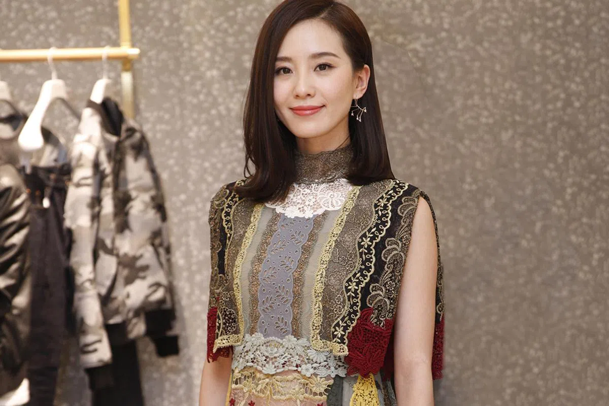 中国女明星刘诗诗这身Valentino连衣裙是不是让她看来更甜美？