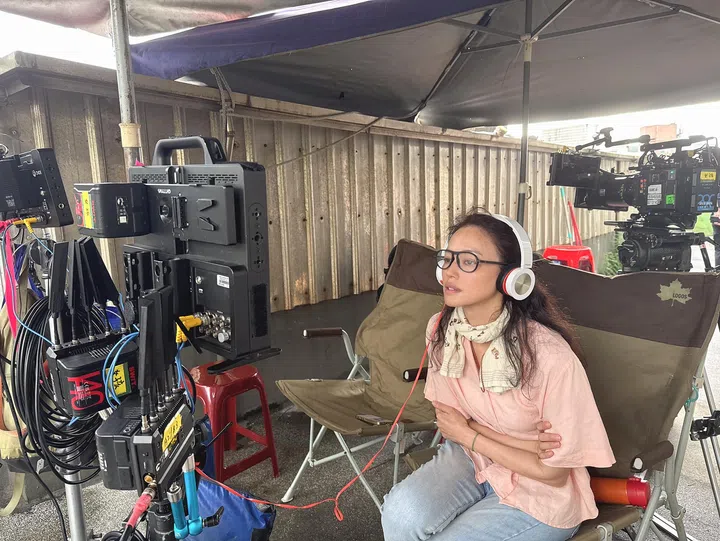 舒淇凭首部执导作品《女孩》夺下大奖，感谢丈夫冯德伦的理解与包容。